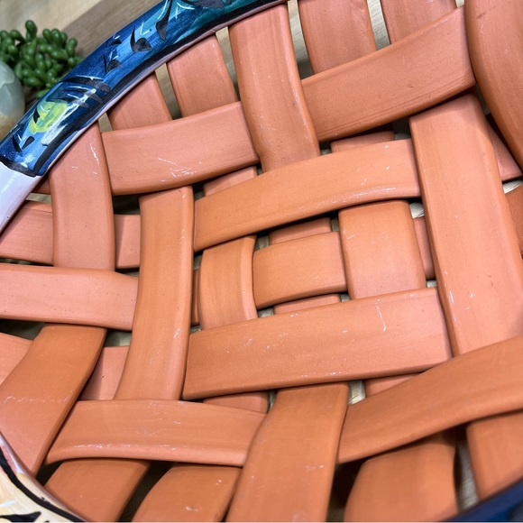 Lyn Bonde terra-cotta woven bread warmer & bread baker EUC - Picture 3 of 11